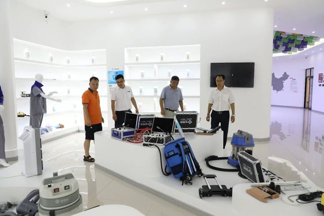 中國科學(xué)院專家參觀乾港集團